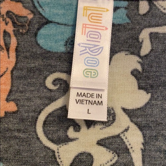 Lularoe Disney Aladdin Tunic Tee - Picture 3 of 3